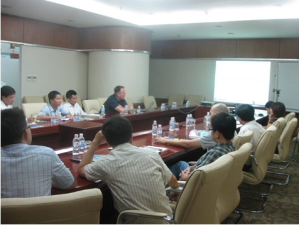 Cán bộ, giảng viên Trường ĐHDK Việt Nam trao đổi, thảo luận với Giáo sư Trường ĐH Loughborough. Anh Quốc về năng lượng tái tạo