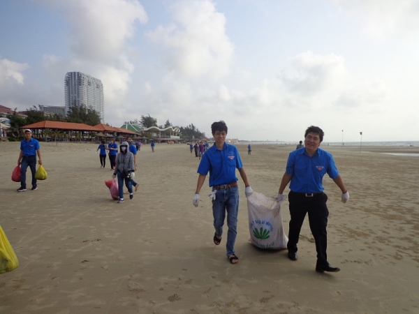 Thanh niên PVC hành động vì môi trường biển