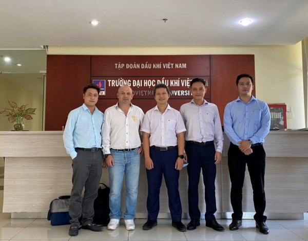 Trường Đại học Dầu khí Việt Nam và Công ty Vivablast trao đổi phương hướng hợp tác
