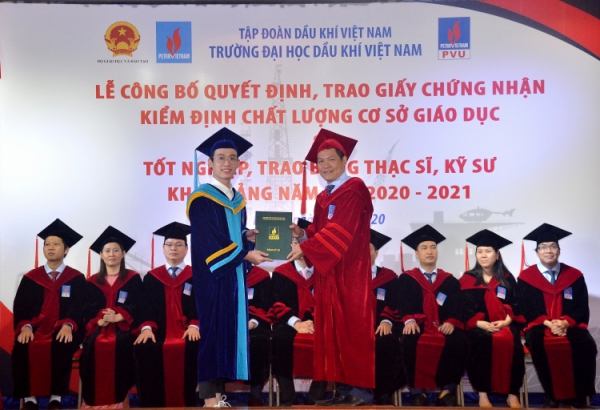 PVU held the ceremony of opening the new school year 2020-2021 and awarded master and engineer degrees