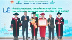 PVU vinh dự đón nhận Giấy chứng nhận Kiểm định chất lượng giáo dục chu kỳ mới