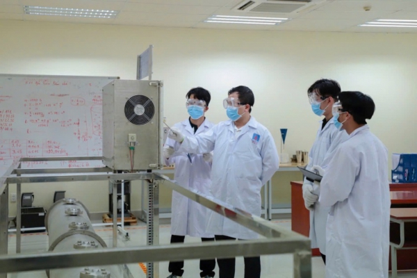 Đưa nghi&ecirc;n cứu khoa học từ giảng đường ra thực tiễn sản xuất dầu kh&iacute; - năng lượng