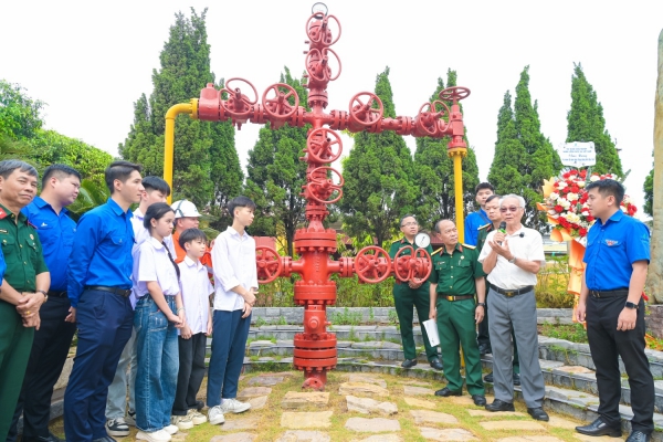 H&agrave;nh tr&igrave;nh của những người t&igrave;m lửa v&agrave; giữ lửa về "c&aacute;i n&ocirc;i" của Petrovietnam