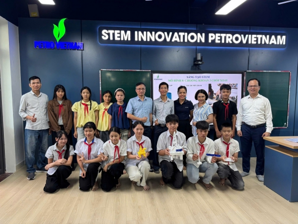 Khơi dậy ước mơ s&aacute;ng tạo cho học sinh v&ugrave;ng bi&ecirc;n từ ph&ograve;ng STEM tại Trường PETROVIETNAM - Phong Thổ