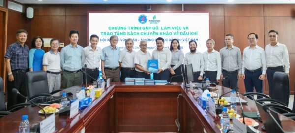 PVU l&agrave;m việc với Chi hội Dầu kh&iacute; Vũng T&agrave;u: Kết nối tri thức, truyền lửa cho thế hệ trẻ