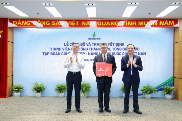 C&ocirc;ng bố v&agrave; trao quyết định Th&agrave;nh vi&ecirc;n HĐTV, Tổng Gi&aacute;m đốc Tập đo&agrave;n C&ocirc;ng nghiệp - Năng lượng Quốc gia Việt Nam