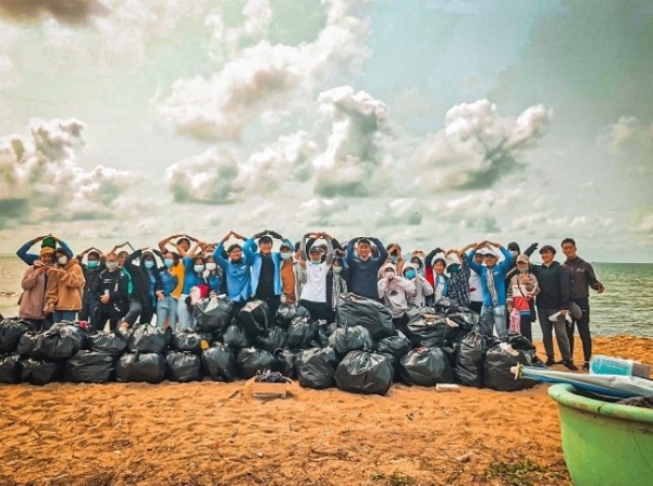 PVU youth joint hands for the campaign “Clean up the sea – For a Green Vietnam”